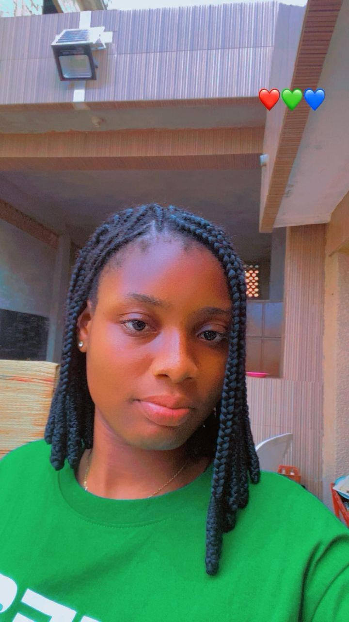 Ella Ayé tobi SALANON